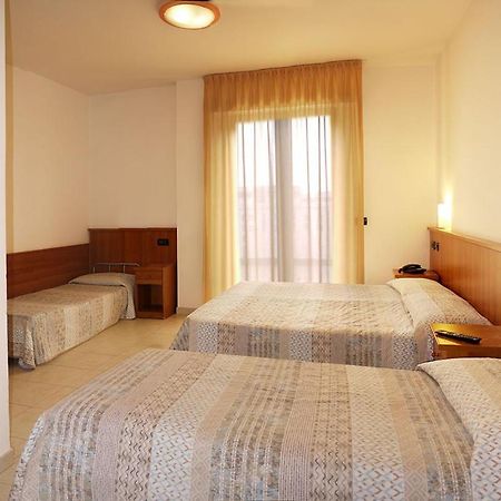 Hotel Alla Rotonda Lido di Jesolo Exterior photo