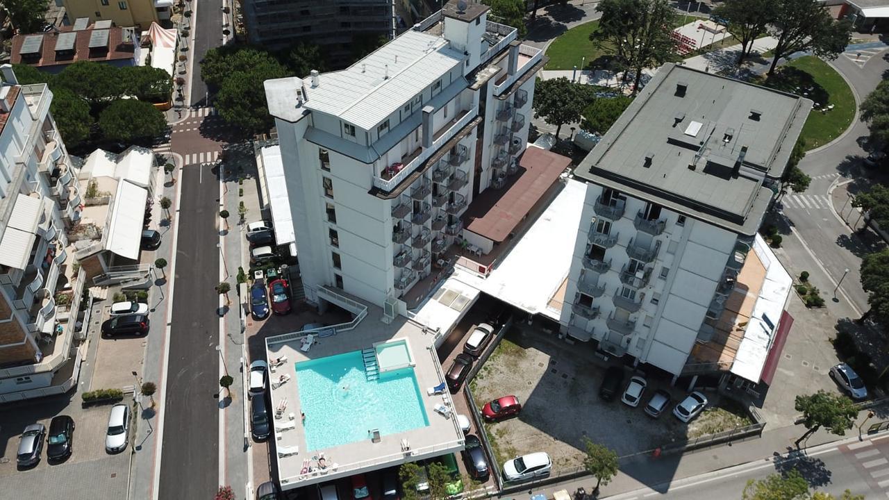 Hotel Alla Rotonda Lido di Jesolo Exterior photo